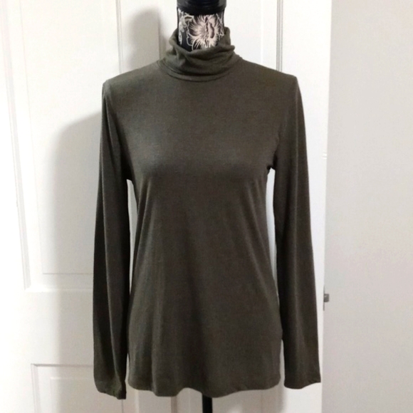 🆕️ 💚J. Crew💚 - Hunter Green L/S Turtleneck - Picture 1 of 8